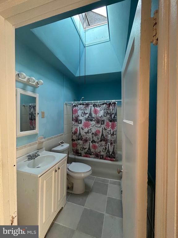 Building Photo - 5834 Beaumont Ave