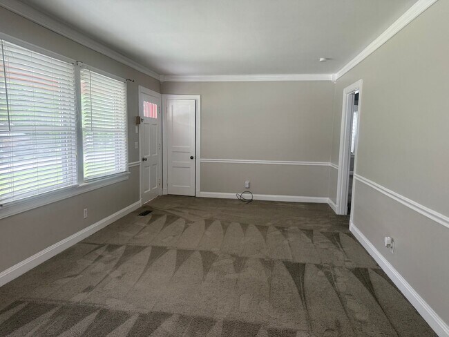 Building Photo - Charming 3-Bedroom Home in the Heart of Mu...