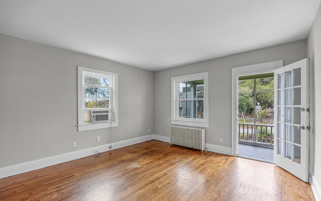 Building Photo - 819 W 51st St