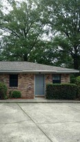 Building Photo - 129 Debra Ln