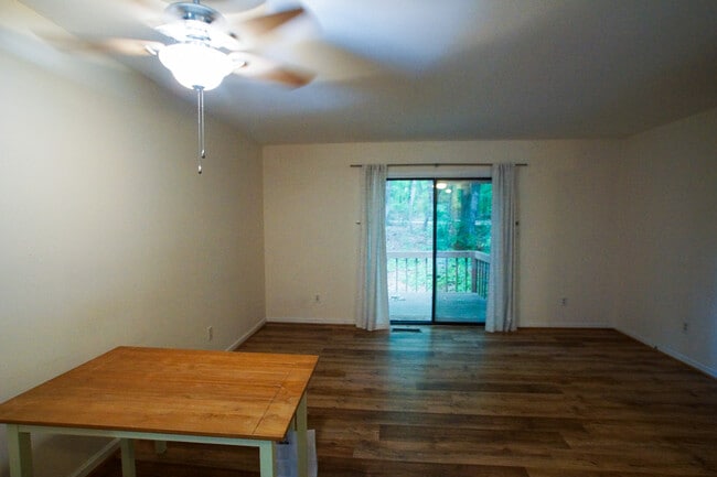 Building Photo - 102 Weatherstone Dr