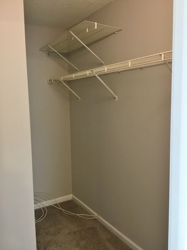 Building Photo - 3 Bedroom in Glenn Eagle Subdivision!