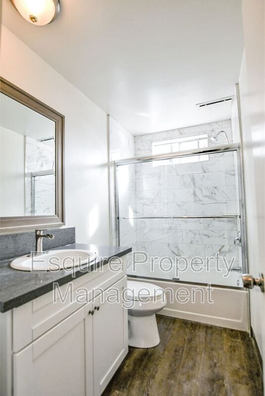 Building Photo - 420 W Linden Dr