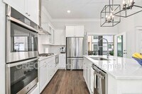 Building Photo - 1636 Florentia St