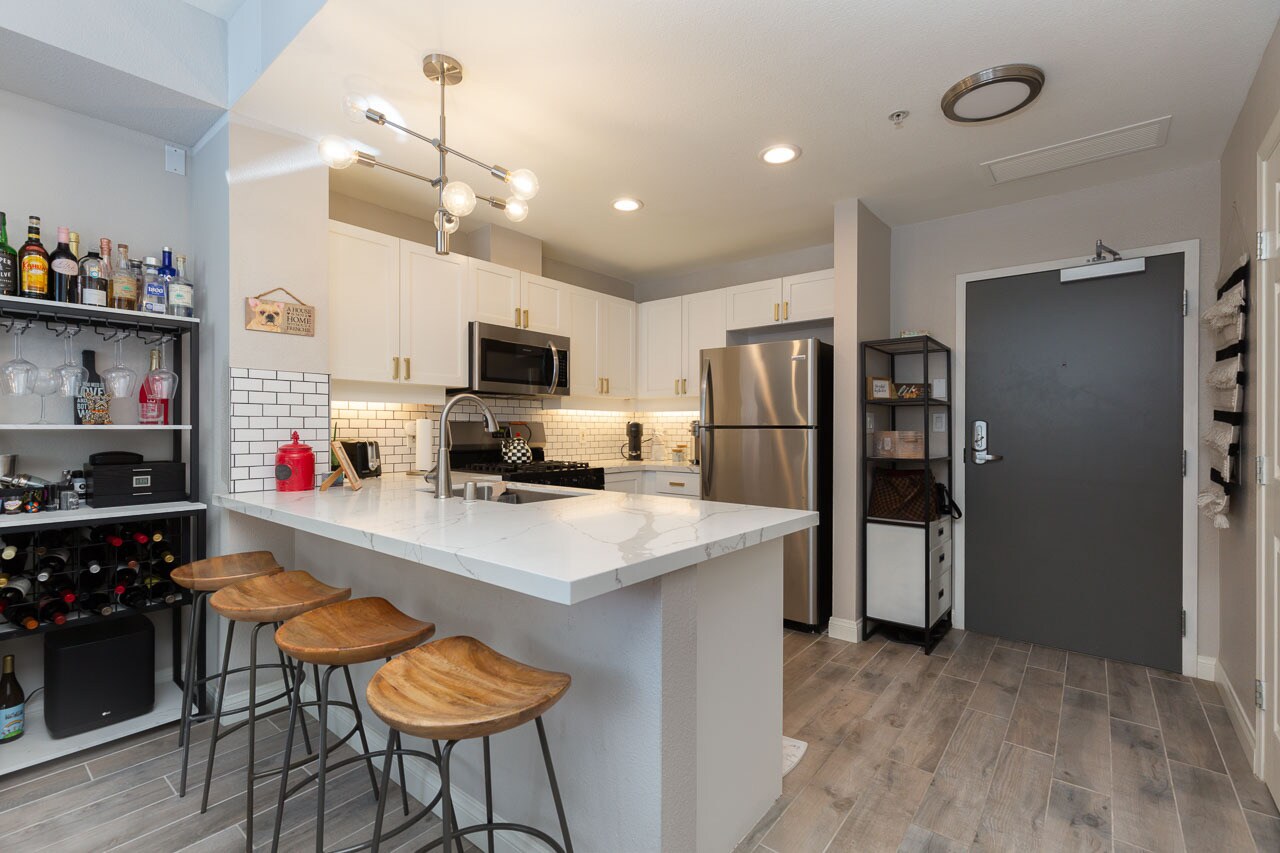 Building Photo - 1240 India St