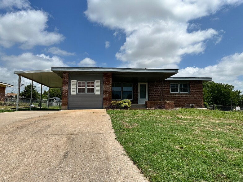 Primary Photo - 4307 NW Ridgecrest Dr