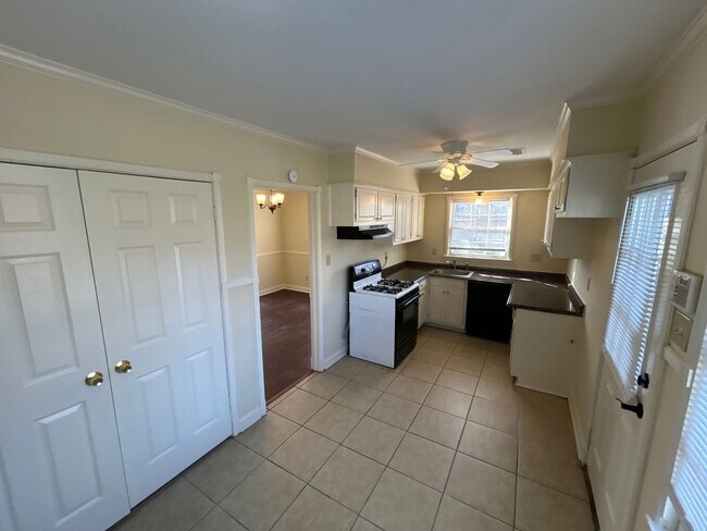 Building Photo - 5184 Dunnellon Ave