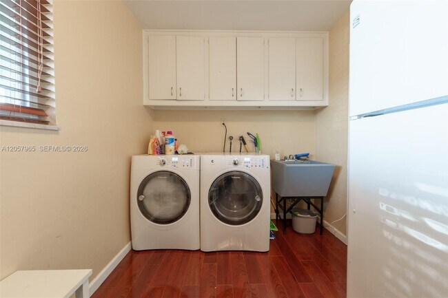 Building Photo - 740 Ridgewood Ln