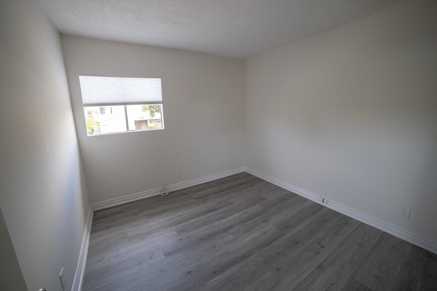 Building Photo - 1315 Ocean Park Blvd