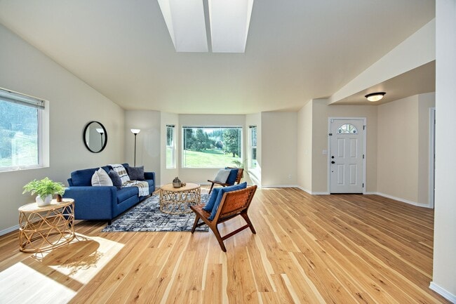 Building Photo - 3 Bedroom Rambler in Quiet Port Orchard Lo...