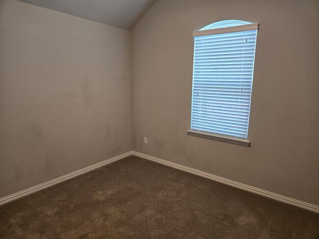 Building Photo - 1801 Chimney Dr