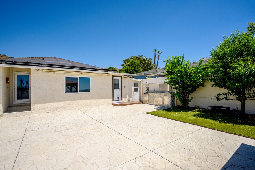 Building Photo - 8337 Valecrest Dr
