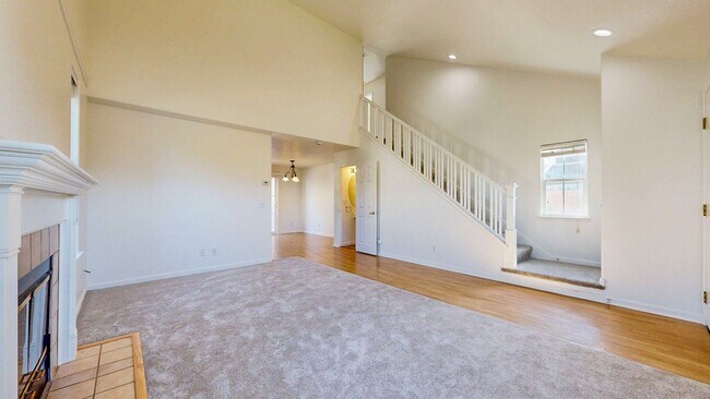 Building Photo - Beautiful 3 Bedroom 2.5 Bath Single Family...