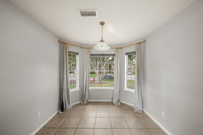 Building Photo - 1242 Hunter Wood Dr