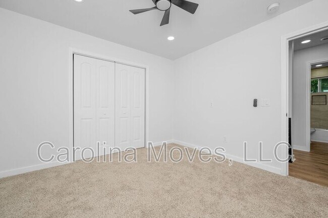 Building Photo - 10 Valley View Dr