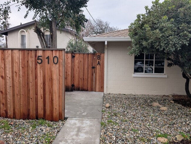 Building Photo - Studio in Central Davis
