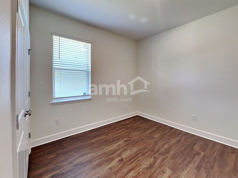 Building Photo - 16422 Cheyanne Ct