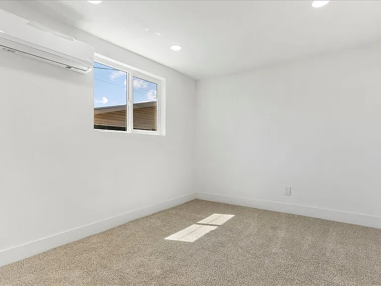 Building Photo - 1209 Avenue G