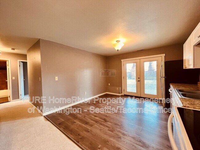 Building Photo - 4215 N Vassault St
