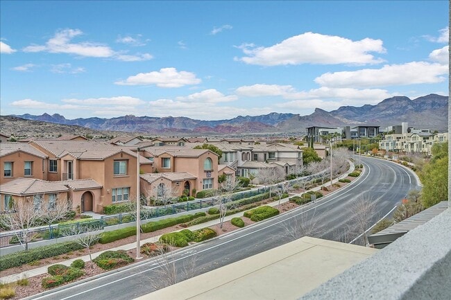 Building Photo - Experience True Luxury Living In The Heart Of Summerlin