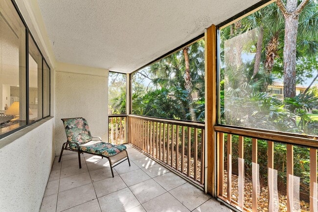 Building Photo - 527 Brackenwood Pl