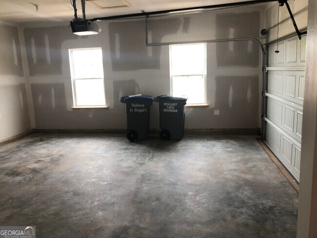 Building Photo - 1109 Day Dr