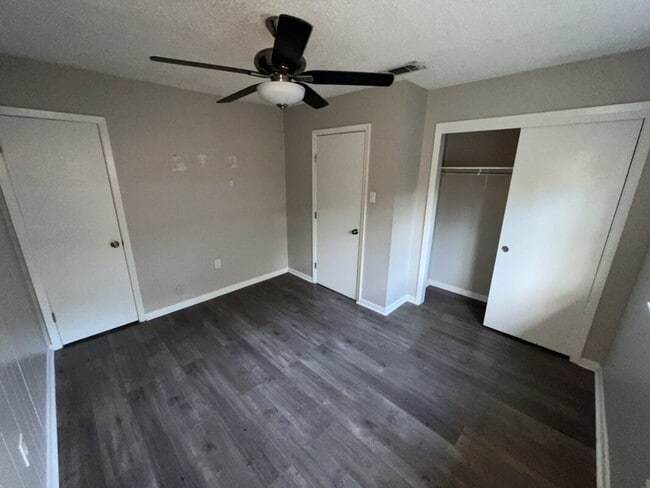 Building Photo - 3-Bedroom, 1.5-Bath Home in Baker  | Available Now!