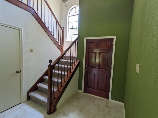 Building Photo - 4715 Sunshine Dr