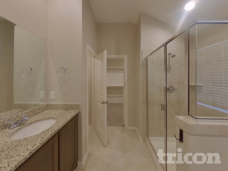 Building Photo - 2565 Hadley St