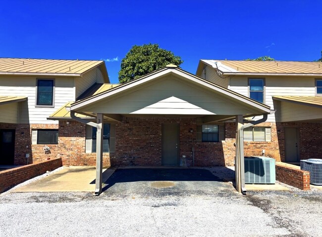 Building Photo - 412 Short Circuit