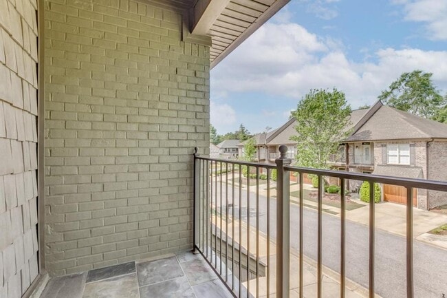 Building Photo - 2800 Belle Chase Ln