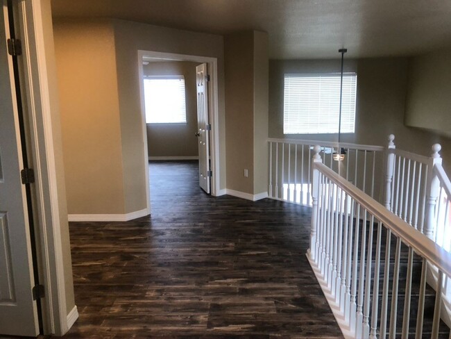 Building Photo - Large 4 bedroom Home in Commerce City