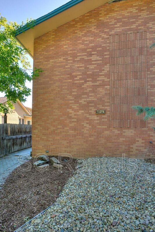 Building Photo - 526 S Howes St