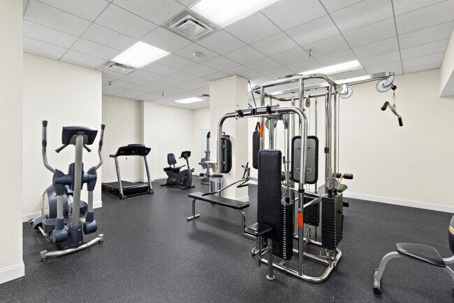 Building Photo - 290 174th St St