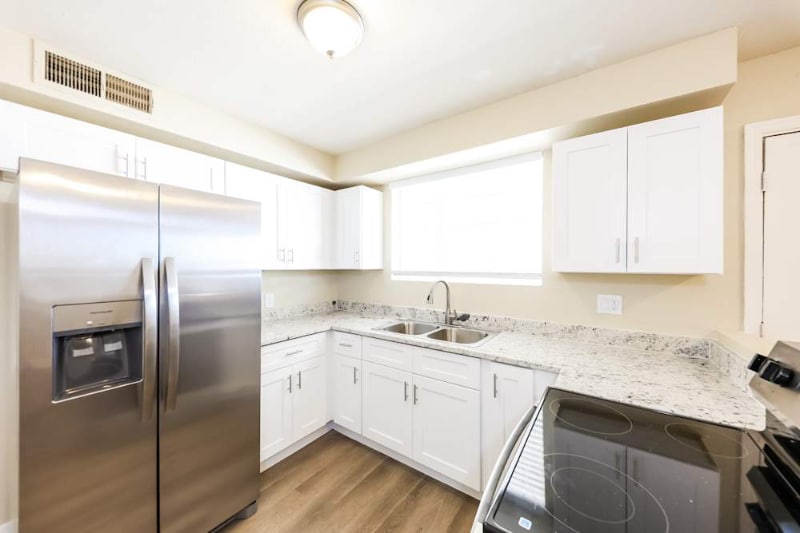 Building Photo - 4908 W Catalina Dr