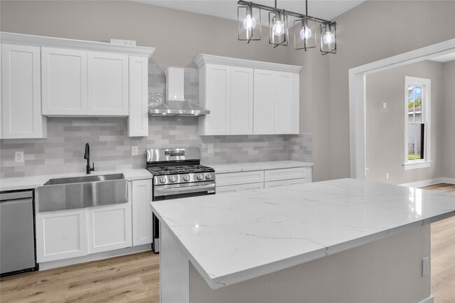 Building Photo - 614 11th St