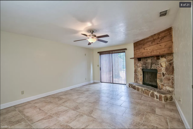 Building Photo - 2 br, 1 bath Duplex - 4789 Leah Court 4789