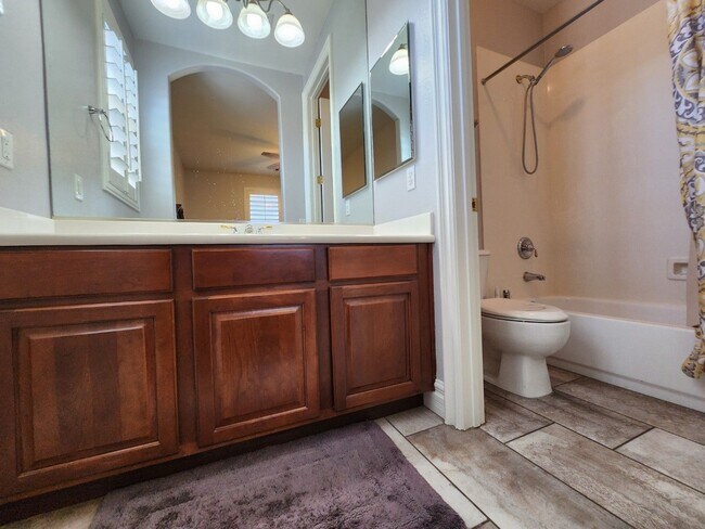 Building Photo - Beautifully Upgraded Southern Highlands Ga...
