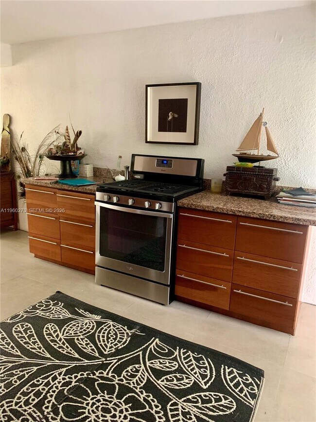 Building Photo - 2485 Inagua Ave