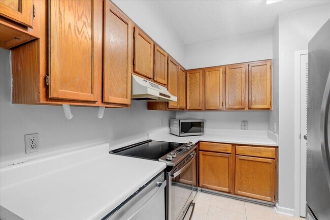 Building Photo - Beachfront Condo with Ocean Views and Acce...
