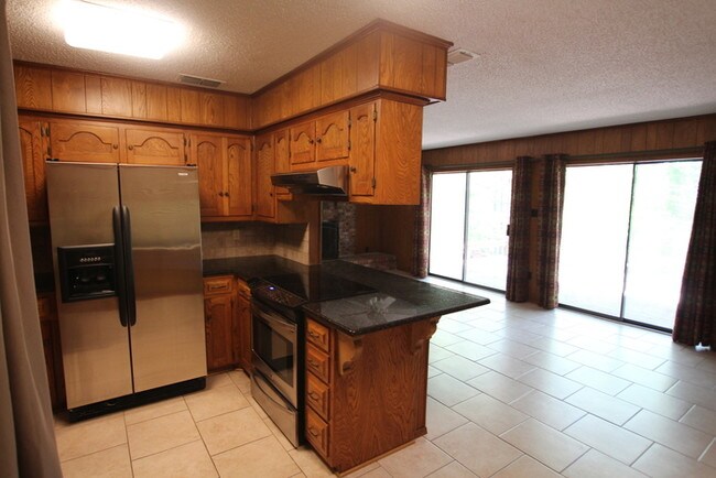 Building Photo - Charming home on Brooks Lake!