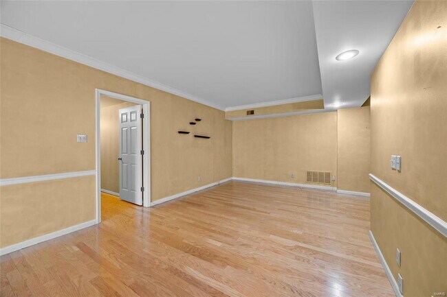Building Photo - Condo in the Vibrant Clayton district!