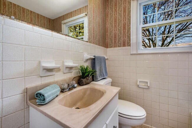 Building Photo - "Charming 3-Bedroom Haven with Spacious 2200 Sq Ft Layout in Lascassas, TN!"