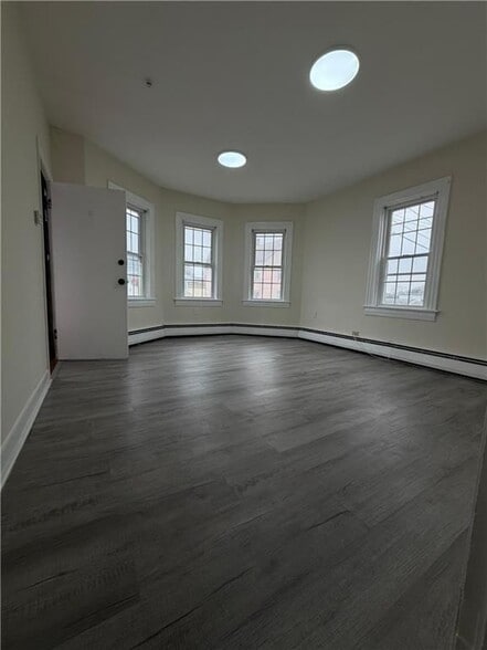 Building Photo - 66 Swift St