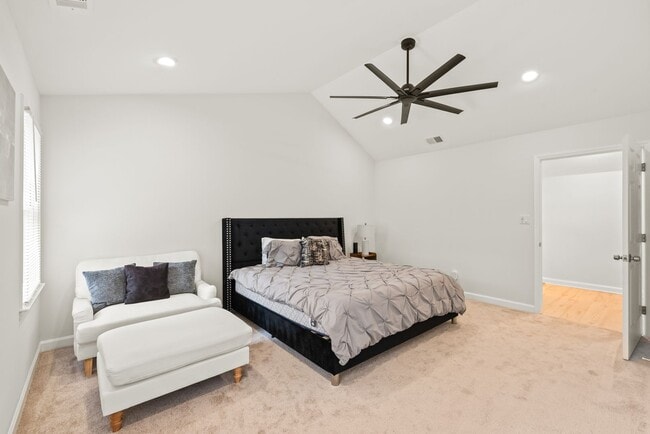 Building Photo - Newly Remodeled Townhome in Fourth Ward – ...
