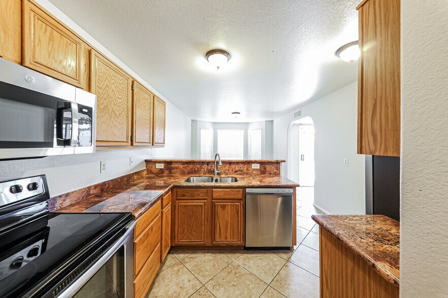 Building Photo - 7706 W Tonto Dr