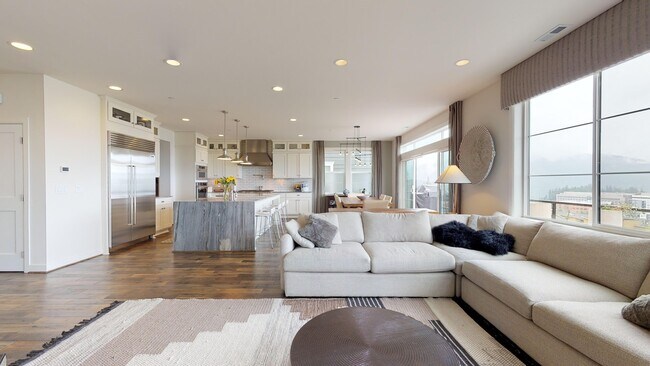 Building Photo - Issaquah highlands 5 bedroom plus Den and 5.5 bathroom newer home with a lot of amenities!!!  A m...