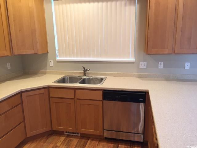 Building Photo - Beautiful 4 Bd 2.5 Bath Home in Sandy