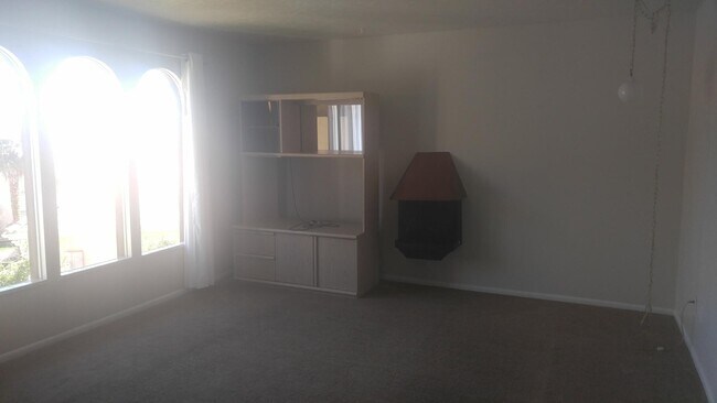 Building Photo - 1545 Montezuma Cir