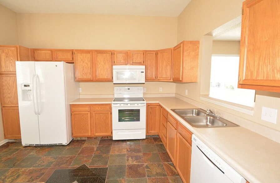 Building Photo - 720 Treyburn Lakes Way